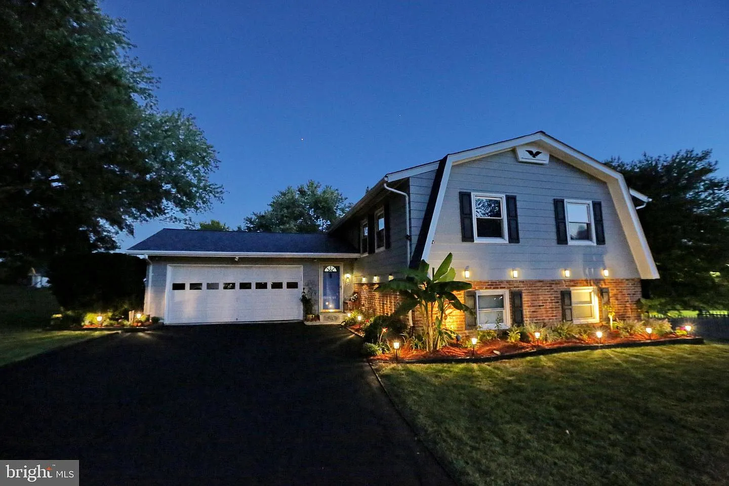 9267 Windsor Dr photo 1