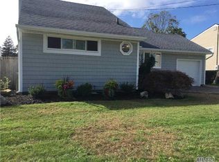 16 Jane Dr, North Babylon, NY 11703