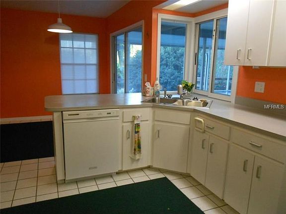 3rd image of 416 Somerset Dr
