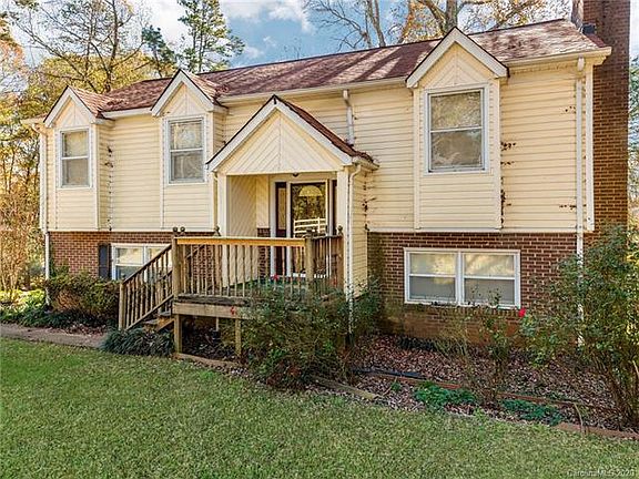 3rd image of 713 Hickory Ct