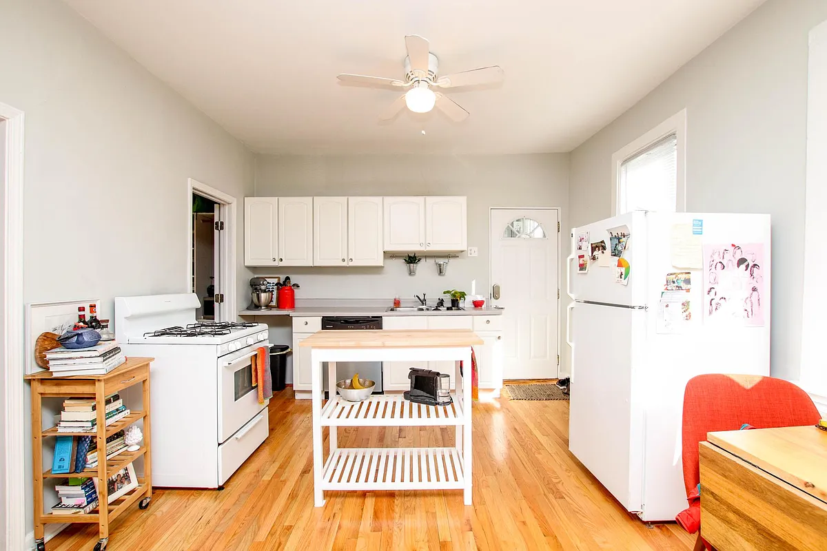 Building Photo - 2040 W Charleston St #2F