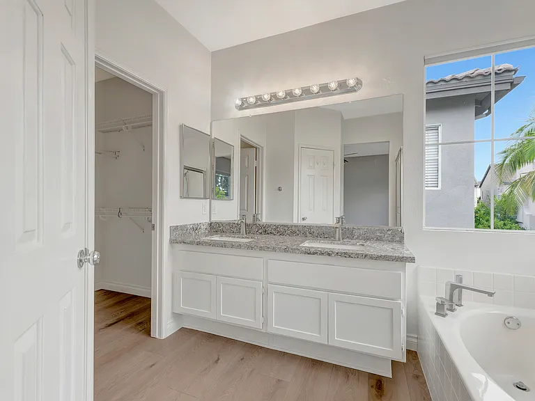 20 Trofello Ln — Photo 12