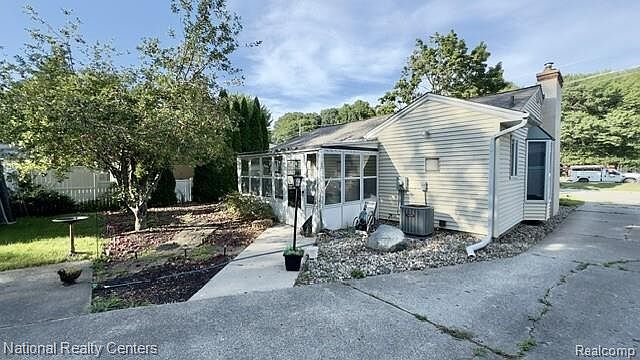 3321 Pine Grove Ave, photo 6