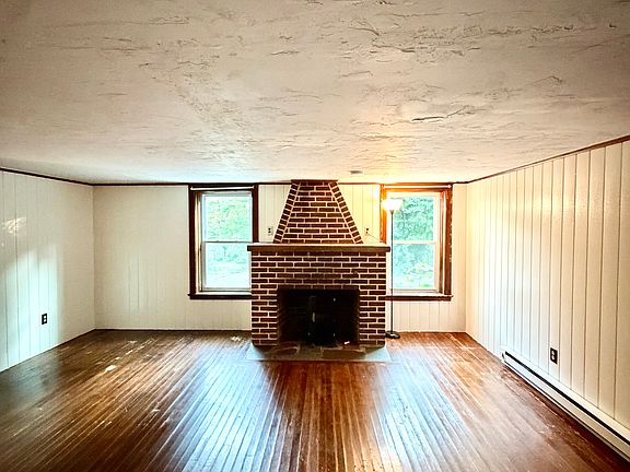 5th image of 133 Maple St APT C