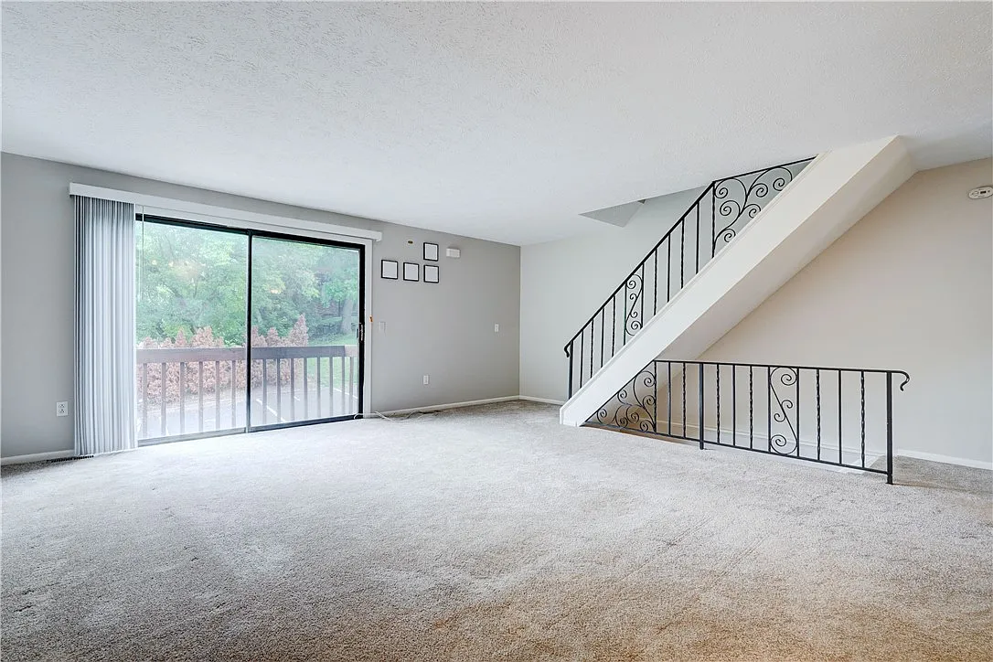 2 bed, 3.0 bath, 1184 sqft, $1,995 — Photo 2