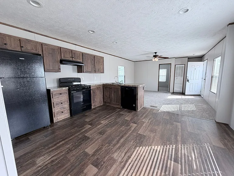 Lakeview Terrace — Photo 16