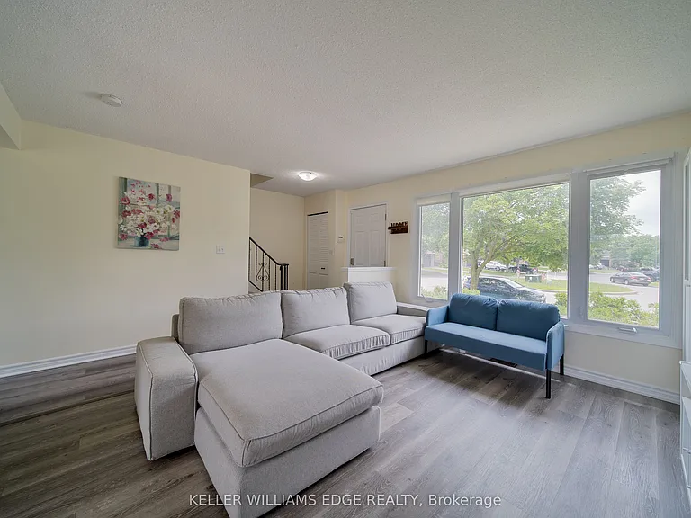 124 Romy Cres — Photo 2
