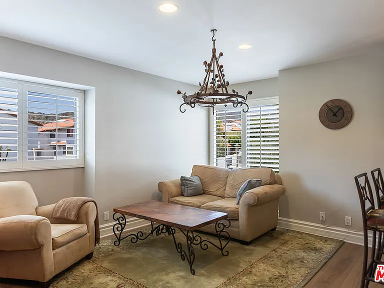 1541 Palisades Dr — Photo 19