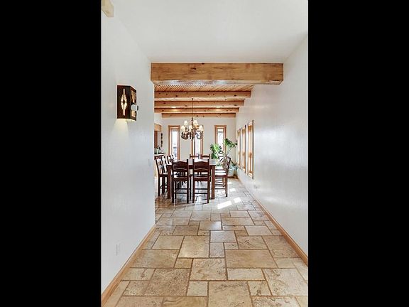 5th image of 744 Davis Pl