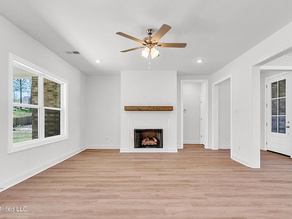 5th image of 2113 Belmarie Dr