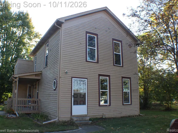 4729 1st St, Columbiaville, MI 48421