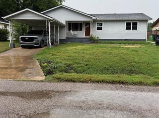 800 E 17th St, Prague, OK 74864