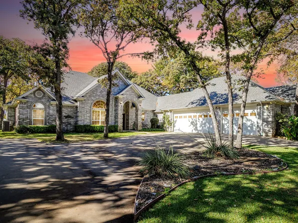 12215 Lake Forest Dr, Azle, TX 76020