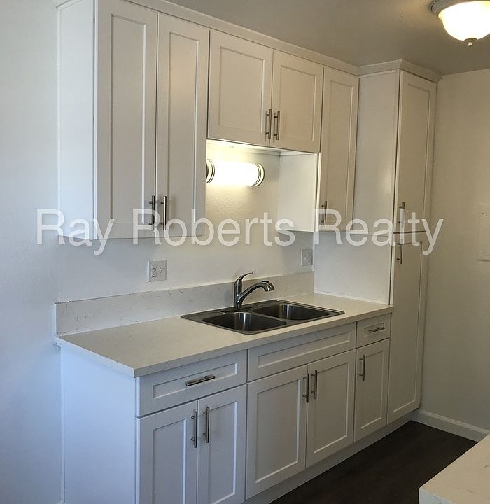 1st image of 15735 Blaine Ave APT 1