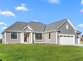 W251N2371 Valleyview Cir, Pewaukee, WI 53072