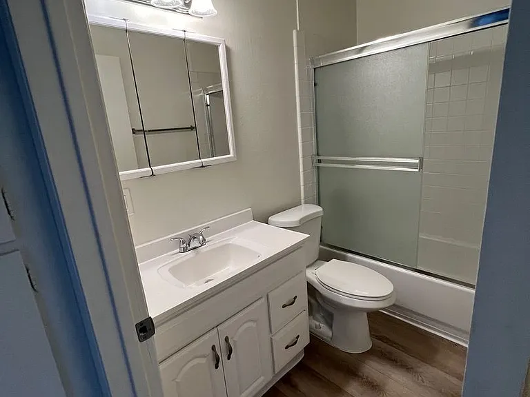 1021 E Cypress Ave — Photo 8
