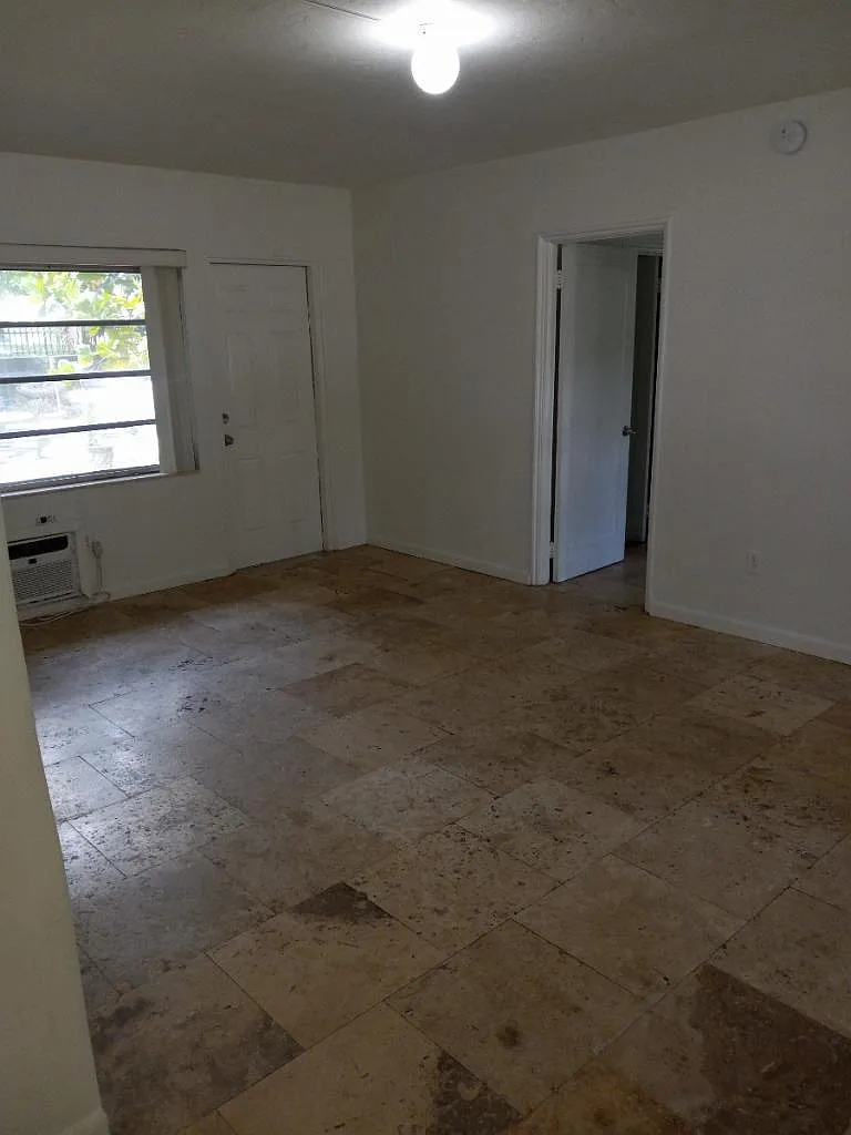 1010 S Douglas Road — Photo 4