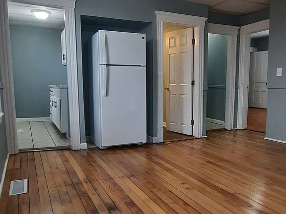 3rd image of 47 Everard St