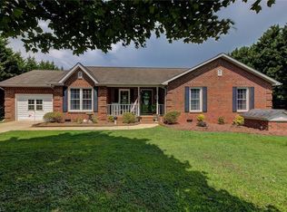 5882 Rolling Meadows Rd, Randleman, NC 27317