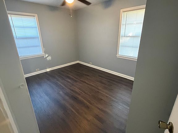 3rd image of 929 Camilla Dr