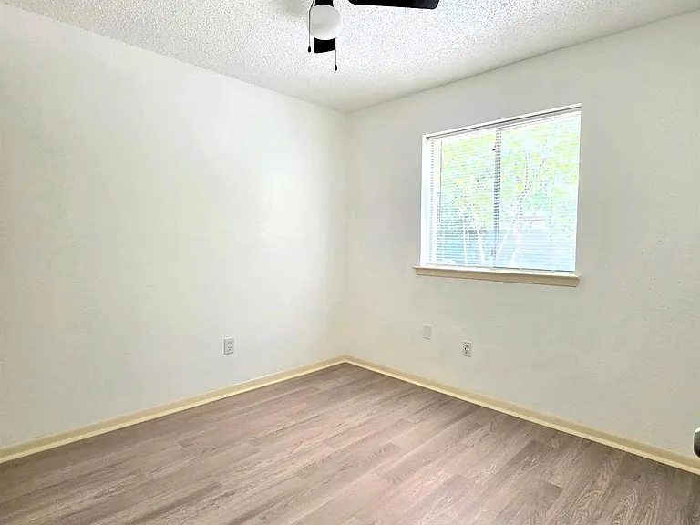 3102 E Heatherock Cir — Photo 14