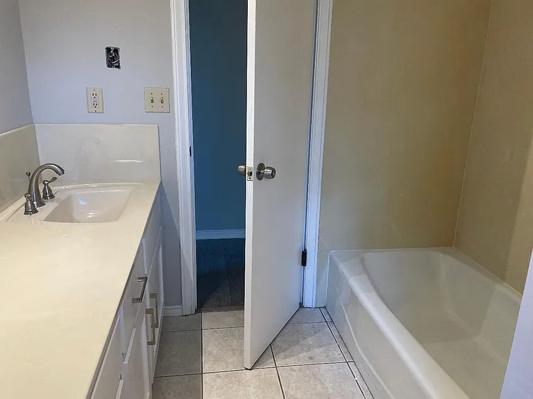 500 Trinity Rd — Photo 9
