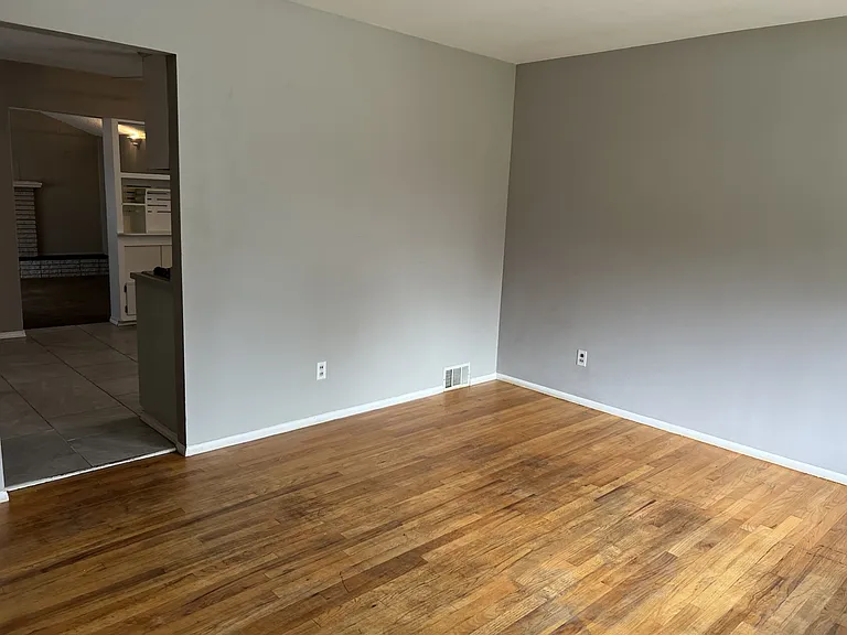 736 Forest St — Photo 15