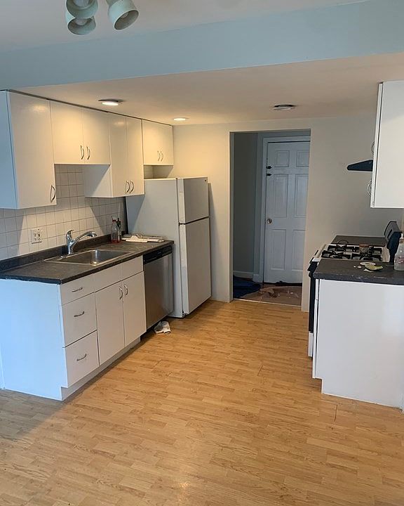 1st image of 126 Rhinecliff St #1