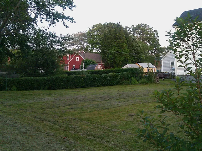 angle of yard from side street