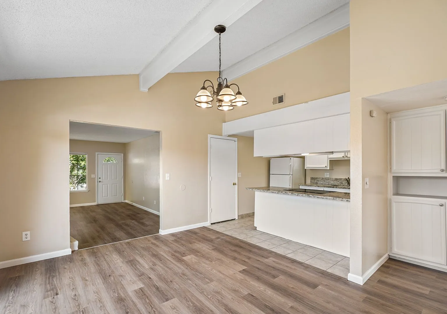 1002 bell st — Photo 2