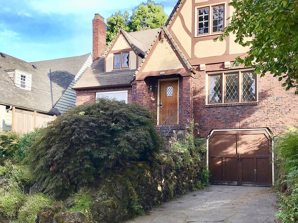 2nd image of 3215 NE Klickitat St