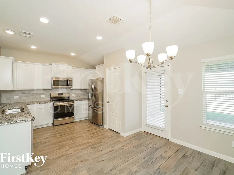 2267 Hawk Dr — Photo 9