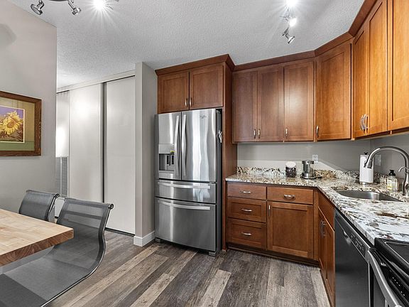 3rd image of 2256 Wildwood Cir