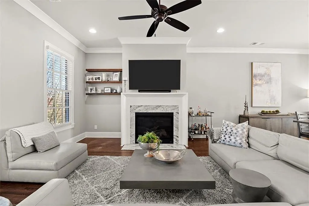 4 bed, 3.5 bath, 2160 sqft, $4,500 — Photo 4