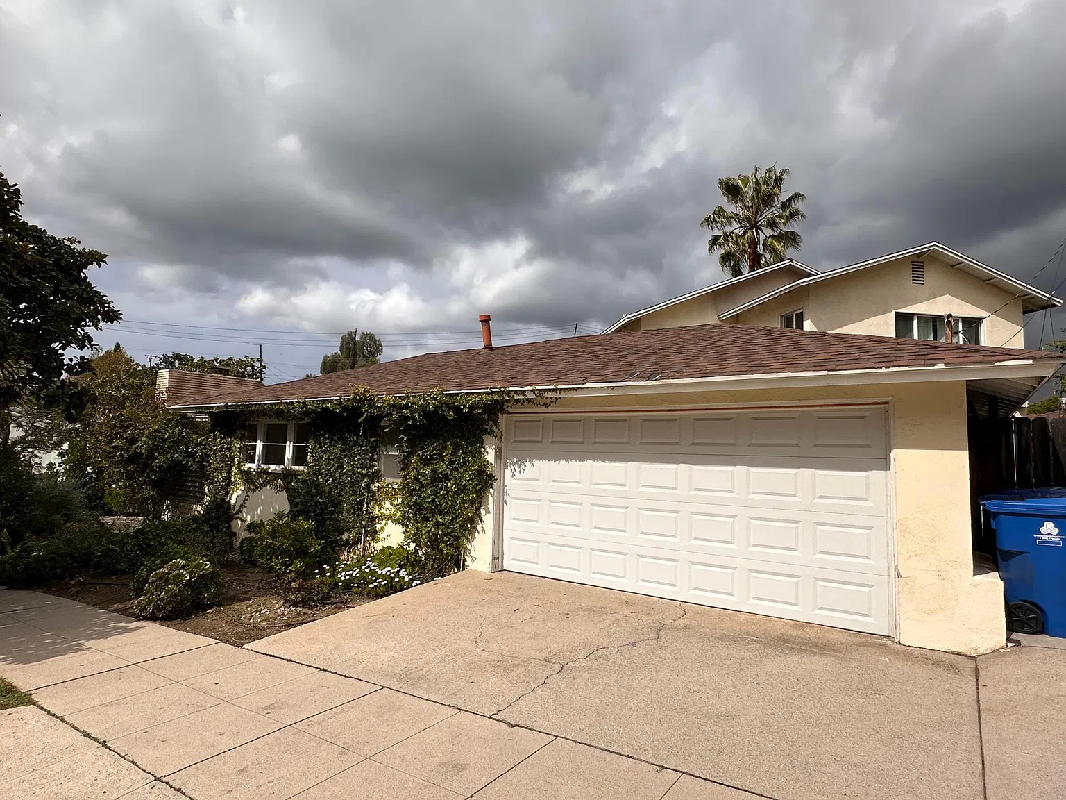 1676 Fairburn Ave — Photo 4