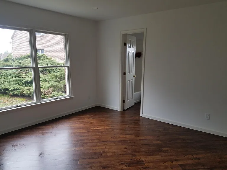 910 Sterling Ct — Photo 12