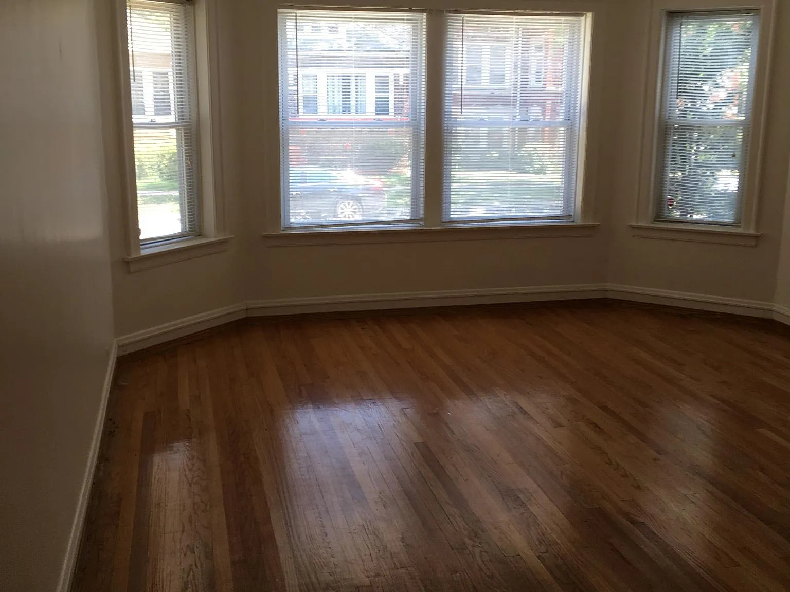 8350 S Maryland Ave — Photo 4