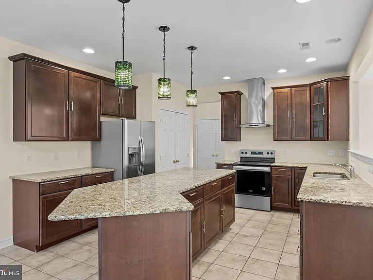 209 Peony Ln — Photo 16