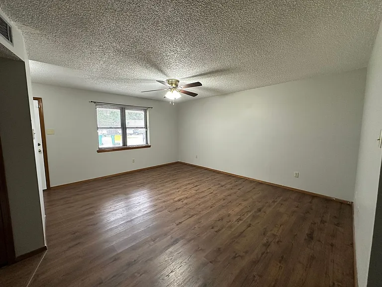 1705 S Tampa Ave — Photo 2