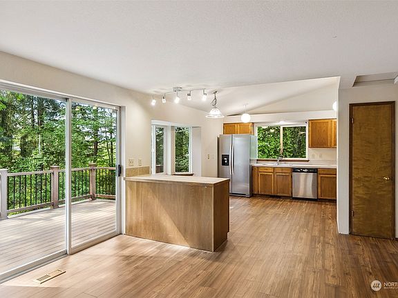 4th image of 8102 Parkridge Drive SE