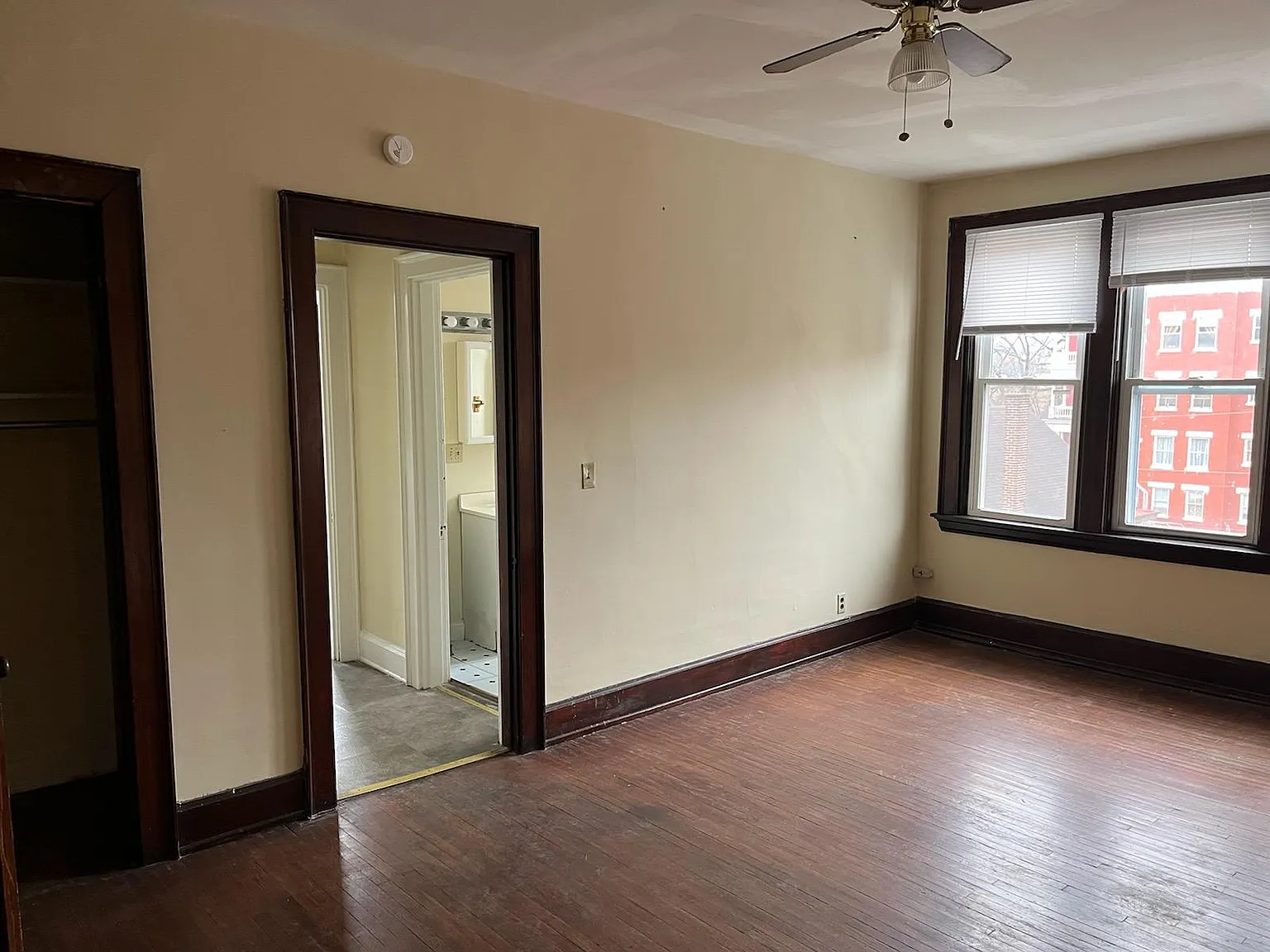 339 Ludlow Ave — Photo 4
