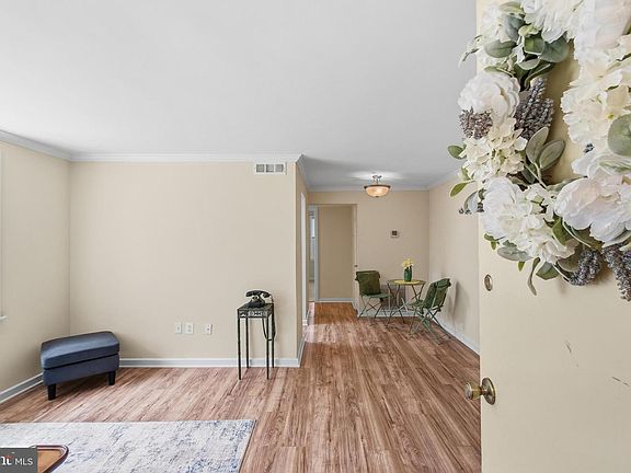 5th image of 704 S Arlington Mill Dr #17101