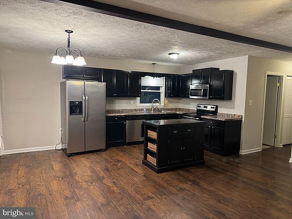 3rd image of 9506 Oakridge Ct