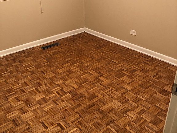 5th image of 17608 Oakwood Dr