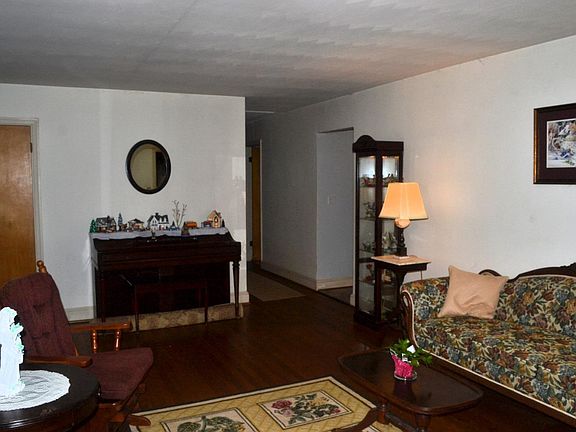 5th image of 279 Hilltop Dr