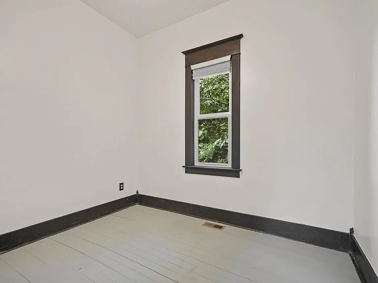 712 SW 3rd Pl — Photo 9