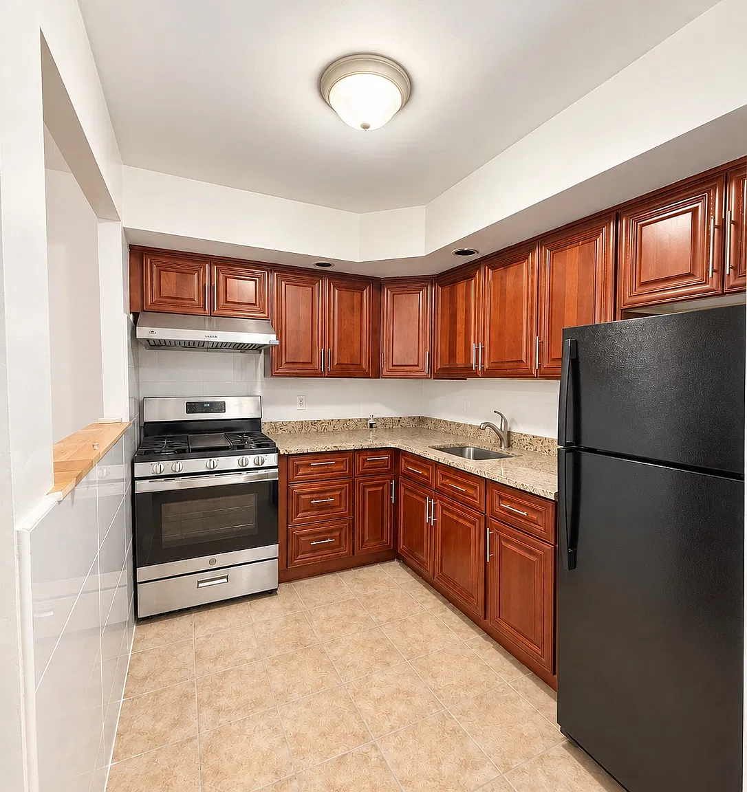 3 bed, $3,000 — Photo 2