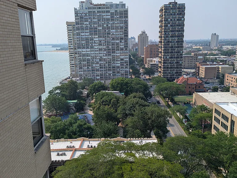 6301 N Sheridan Rd #18J — Photo 5