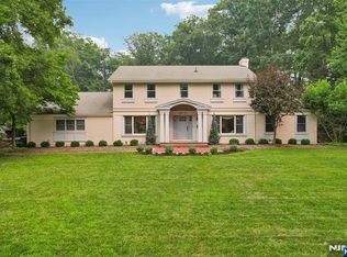 26 Bradrick Ln, Allendale, NJ 07401