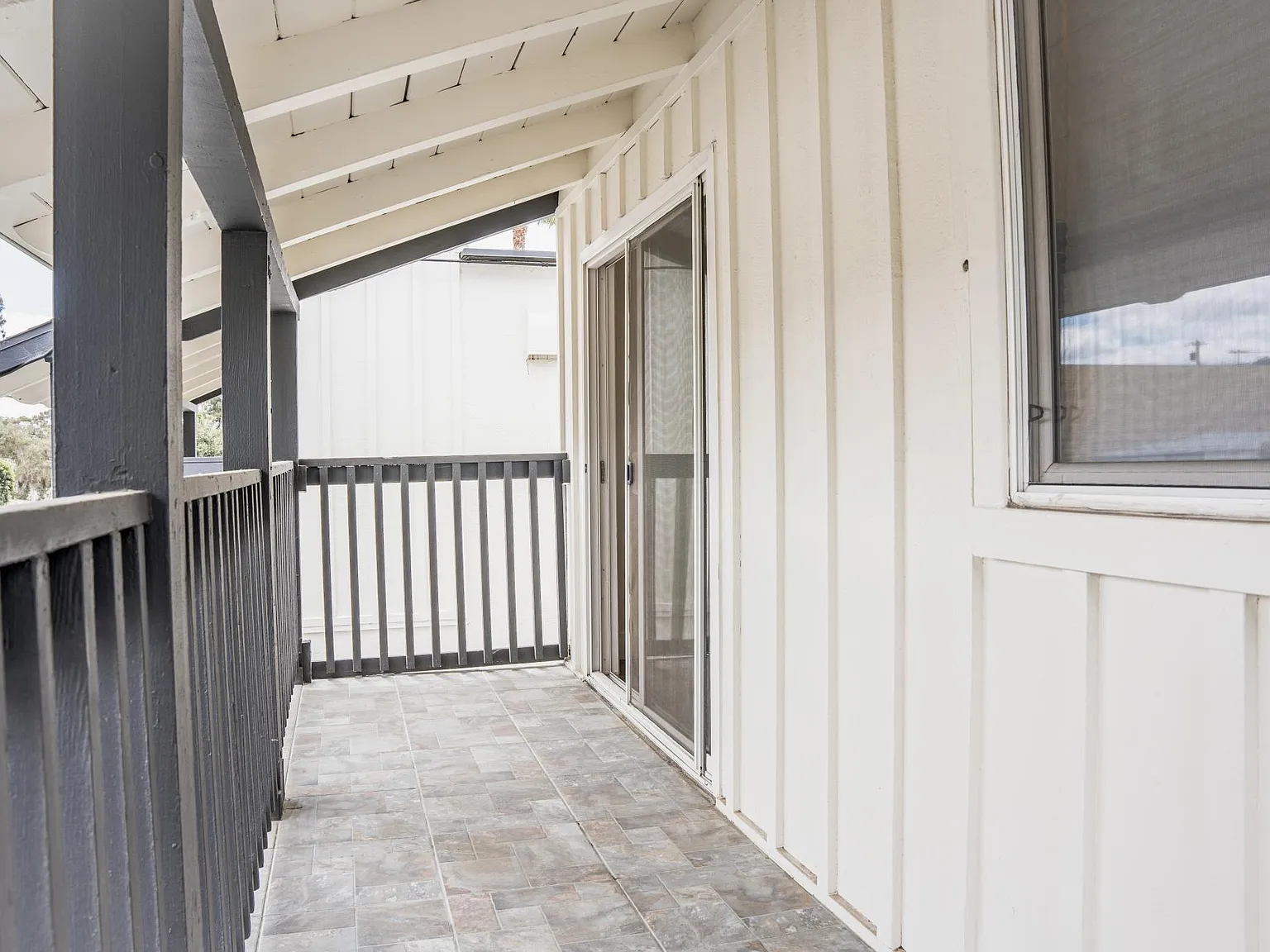 2 bed, 750 sqft, $2,400 — Photo 3